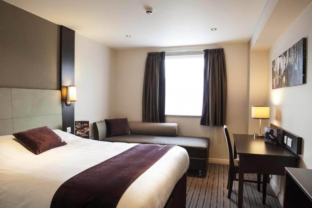 Premier Inn Stoke-On-Trent Ngoại thất bức ảnh