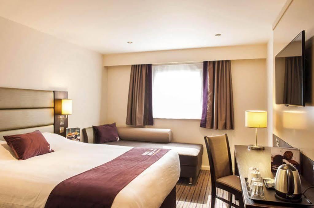 Premier Inn Stoke-On-Trent Ngoại thất bức ảnh